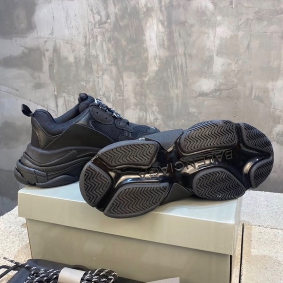 Balenciaga Triple S Black size 41 for sale